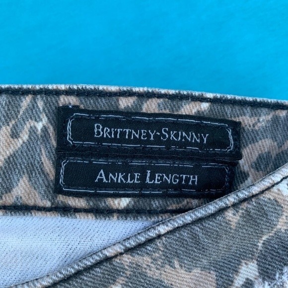 Guess Leopard Pants - Picture 9 of 14